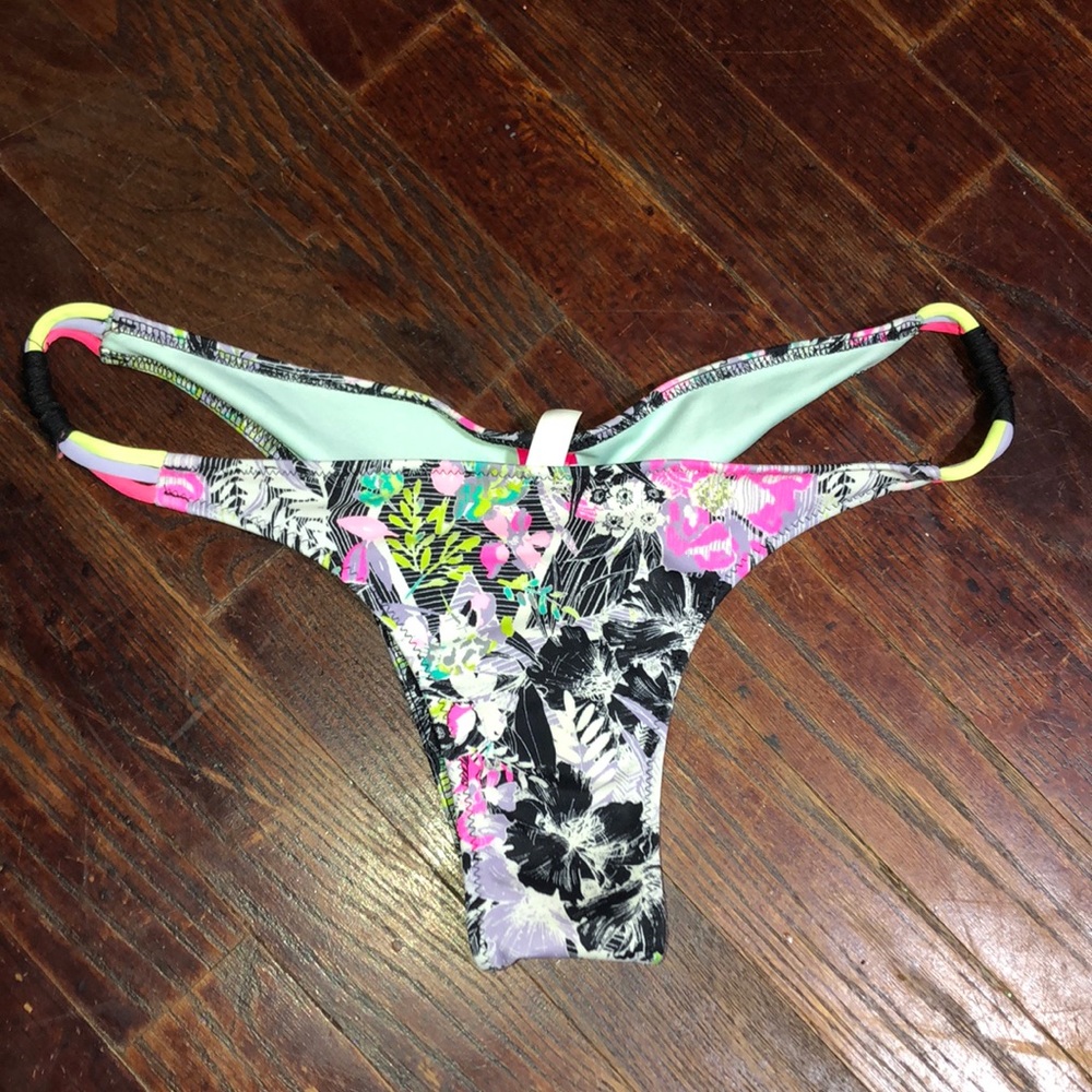 NWOT Victoria’s Secret swim “cheeky” bottoms